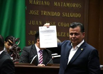 Memo Valencia anula su voto y se manifiesta en contra en la elección de la nueva Contraloría de la FGE