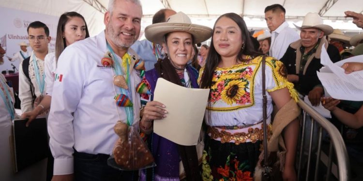 Sheinbaum da justicia social a 370 comunidades indígenas de Michoacán: Bedolla