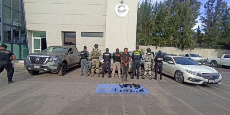 Operativo conjunto de Policía Morelia y FGE permite la detención de dos personas y el aseguramiento de droga, vehículos e inmuebles