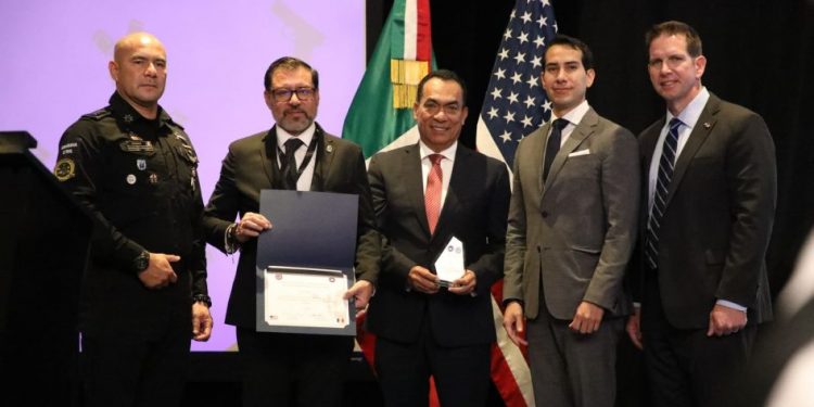 SSP y FGE reciben reconocimientos-Morelia Informativo