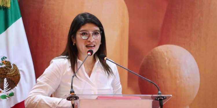 Uno de cada cuatro hogares en México, es sostenido por mujeres: Ale Anguiano