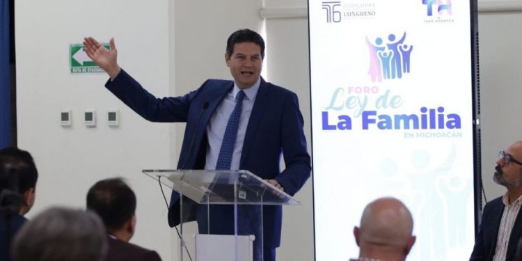 Segundo Foro de la Ley para la Familia en Michoacán: Alfonso Martínez-Morelia Informativo