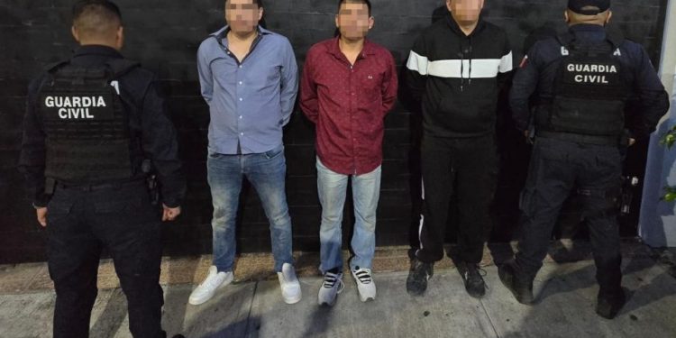 Detenidos con armas 3 presuntos implicados en atentados a bares de Morelia: SSP
