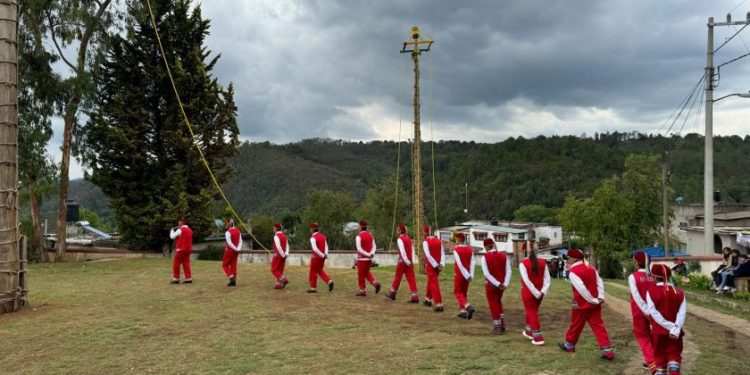 Voladores de San Pedro Tarímbaro: Sectur-Morelia Informativo