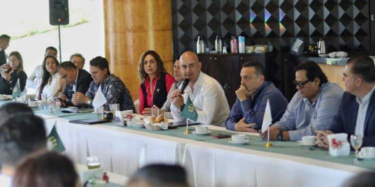 Adolfo Torres fortalece colaboración con sector empresarial para promover la cultura del agua en Morelia