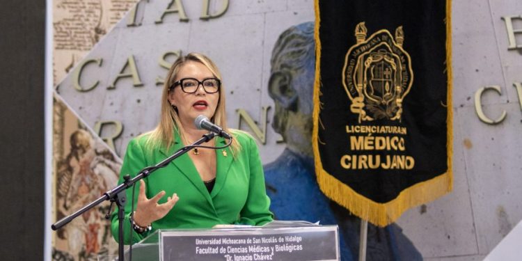 Ustedes son testimonio vivo de que los sueños se alcanzan, señala Yarabí Ávila ante graduados de Medicina