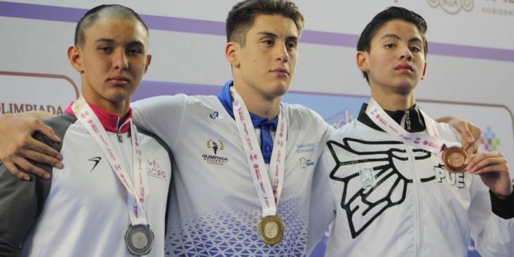Nadador de 14 años gana plata en Olimpiada Nacional
