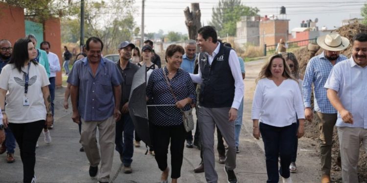 Alfonso Martínez supervisa trabajos de desazolve en dren Arroyo de Tierras