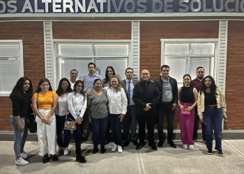 Visitan estudiantes de Derecho las instalaciones del Centro de Mecanismos Alternativos de Solución de Controversias