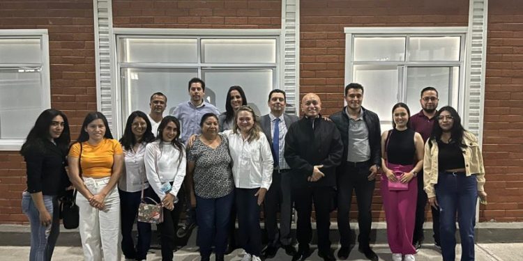 Visitan estudiantes de Derecho las instalaciones del Centro de Mecanismos Alternativos de Solución de Controversias