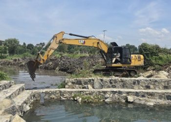 Con retiro de azolve del lago de Pátzcuaro se consolidan acciones para su rescate: SCOP