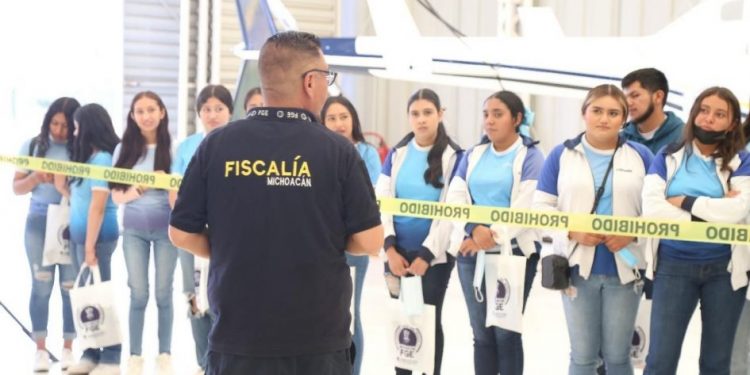 Estudiantes del COBAEM visitaron la institución, donde conocieron diversas áreas operativas y participaron en pláticas sobre investigación criminal y prevención del delito