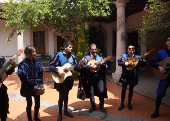 Gobierno de Morelia y Certamen de Tunas llevarán alegría a adultos mayores