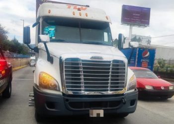 Policía Morelia recupera tráiler robado en Periférico Paseo de la República y detiene a conductor