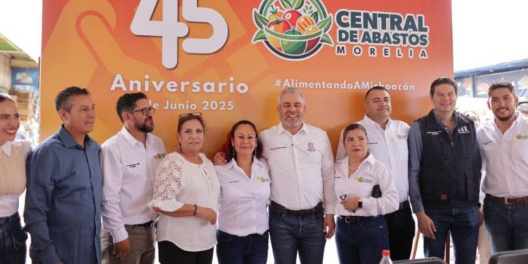Reconoce Bedolla al Mercado de Abastos por 45 años de ser un centro económico para Morelia