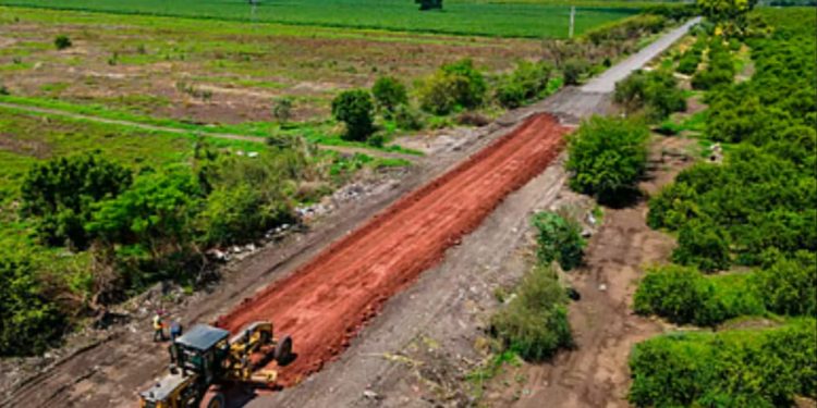 SCOP supervisa avances en obras carreteras de Tierra Caliente
