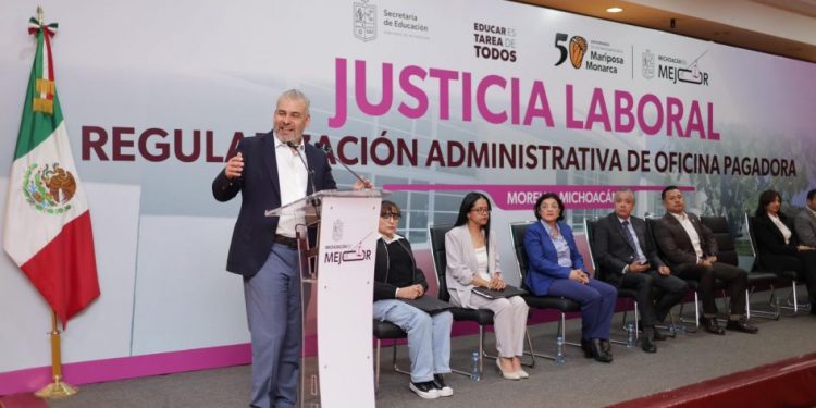 Bedolla regulariza situación laboral para cerca de 2 mil docentes michoacanos
