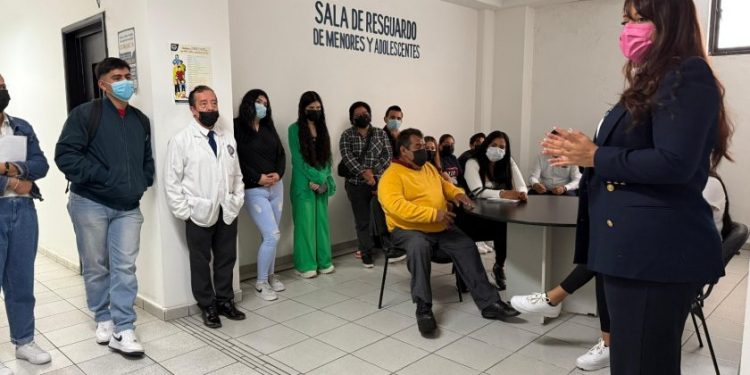 Estudiantes del Instituto Universitario de Morelia conocen el funcionamiento de la FGE