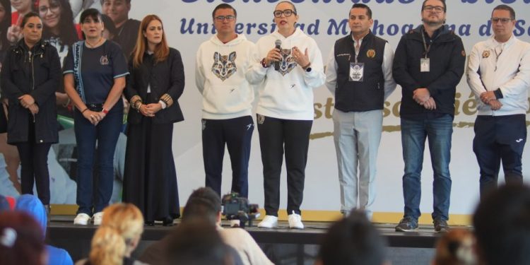 Queremos que la UMSNH sea un espacio seguro para sus hijas e hijos, señala Yarabí Ávila ante mamás y papás