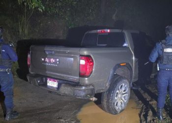En acción oportuna, Guardia Civil recupera camioneta robada en Uruapan