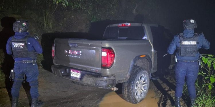 En acción oportuna, Guardia Civil recupera camioneta robada en Uruapan