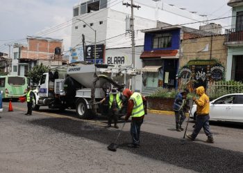 Gobierno de Morelia realiza bacheo en zona de la Poza Rica