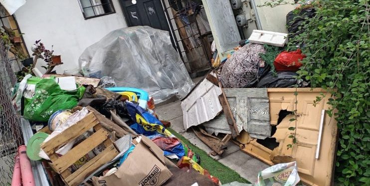 Secretaría de Servicios Públicos retira más de 3 toneladas de residuos acumulados en domicilio