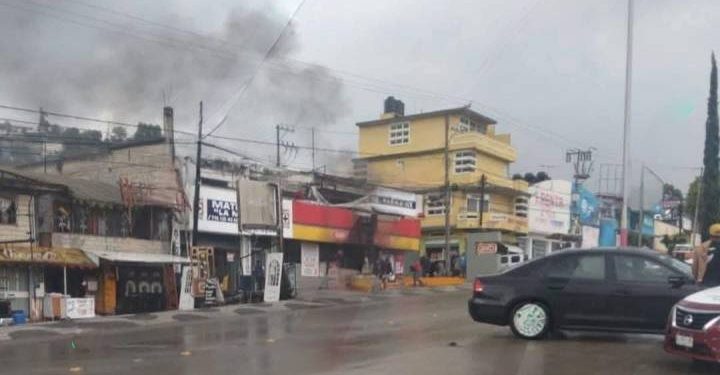 Violencia en Zitácuaro: tiroteos, bloqueos y quema de negocio