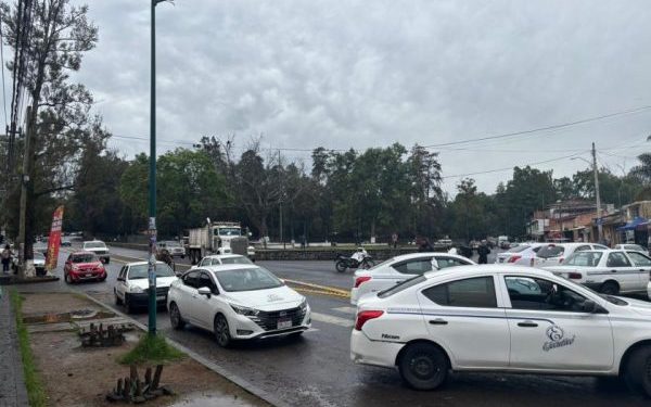 Pátzcuaro bloqueado por taxistas