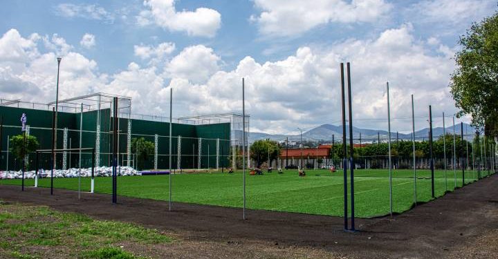 Administración de Yarabí Ávila construye cancha de fútbol 7, lleva 75 por ciento de avance