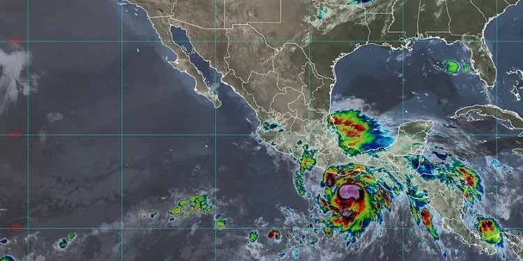 Huracán Erick puede alcanzar categoría 2 esta tarde