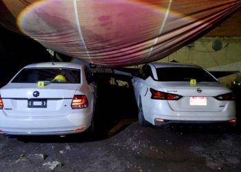 FGE ejecuta cateo en Tarímbaro, recupera siete vehículos con reporte de robo y asegura 447 dosis de narcótico