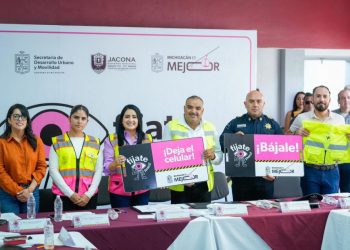 Gladyz Butanda promueve uso responsable del casco en Jacona