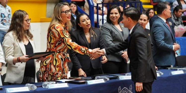 Graduación de la escuela preparatoria “Ing. Pascual Ortiz Rubio”-Morelia Informativo