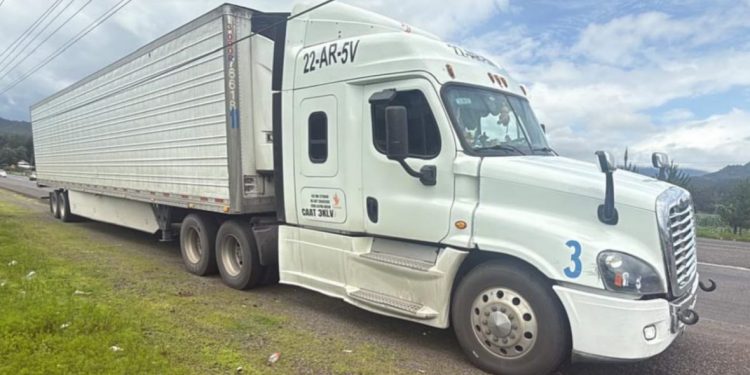 Conductor de tractocamión es detenido por portar enervantes: SSP-Morelia Informativo