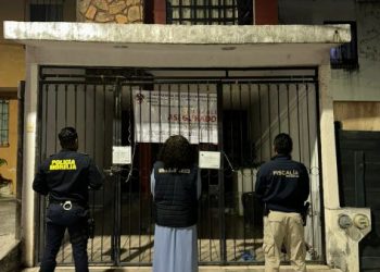 Ejecuta FGE cateo en Morelia; asegura motocicleta con reporte de robo, vehículo con alteraciones y 250 dosis de metanfetamina