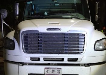 FGE frustra robo de camión de carga y rescata al conductor privado de la libertad; hay tres detenidos