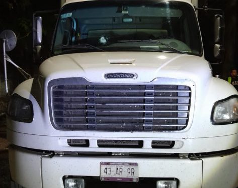 FGE frustra robo de camión de carga y rescata al conductor privado de la libertad; hay tres detenidos