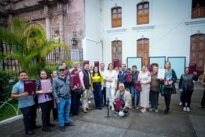 Entrega de escrituras en Uruapan: Gladyz Butanda-Morelia Informativo