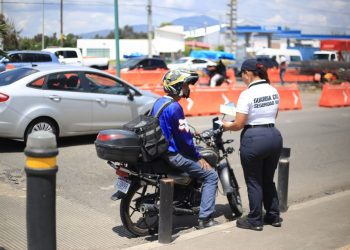 ¡Fíjate pues! Si manejas motocicleta, usa siempre el casco: SSP