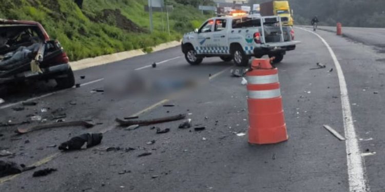 Seis muertos y tres heridos deja choque frontal en la Siglo XXI