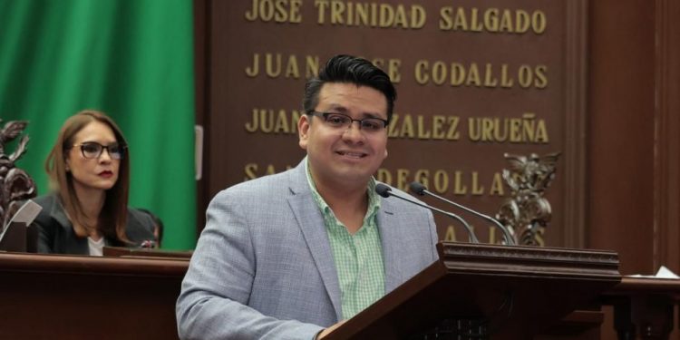 Propone Toño Carreño sea obligatorio tener lactarios en centros de trabajo