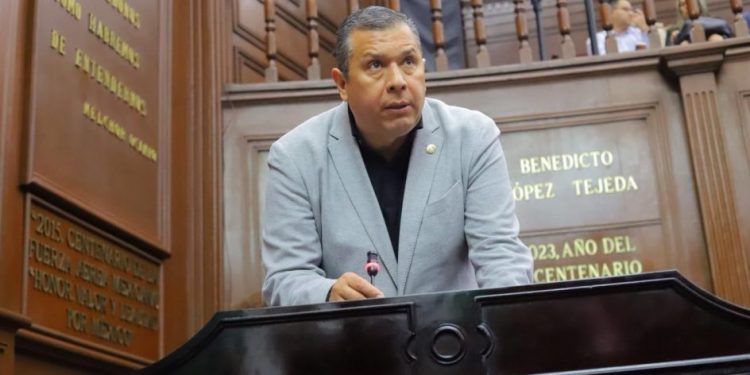 Juan Carlos Barragán propone que víctimas de accidentes viales no paguen grúas ni corralón