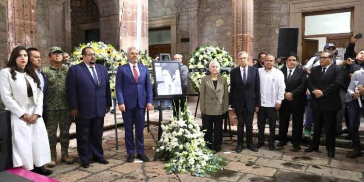 Honra Bedolla memoria de Francisco Xavier Ovando; lucha social dejó sociedad más democrática