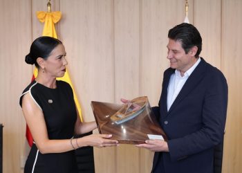 Celebra Alfonso Martínez nuevo vuelo Morelia-Ixtapa