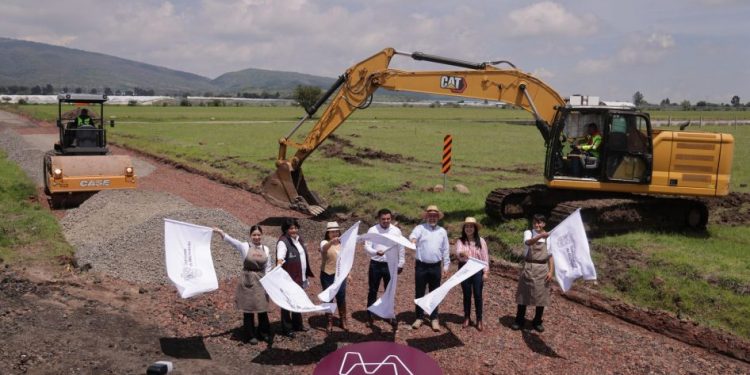 Arranca Bedolla construcción de avenida a la Universidad Tecnológica del Oriente