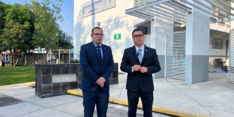 No se considera cerrar carreras en la Universidad Michoacana: Secretario general