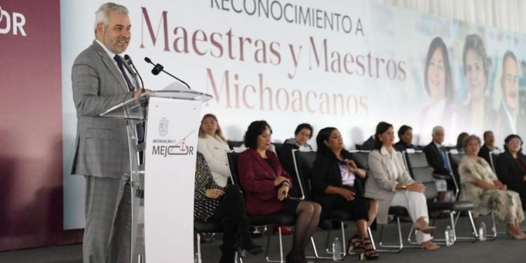 Más de 5 mil docentes pensionados reciben atención médica en el ISSSTE: Bedolla