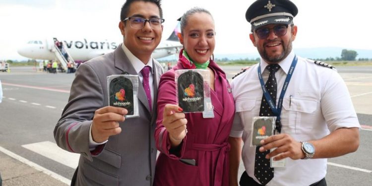 Llega a Morelia el primer vuelo directo de Ontario gestionado por el Gobierno de Michoacán