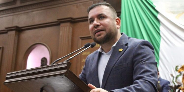 Propone Reyes Galindo que oficiales del Registro Civil en Michoacán cuenten con formación jurídica